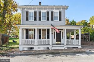 featured image of 209 N Washington St