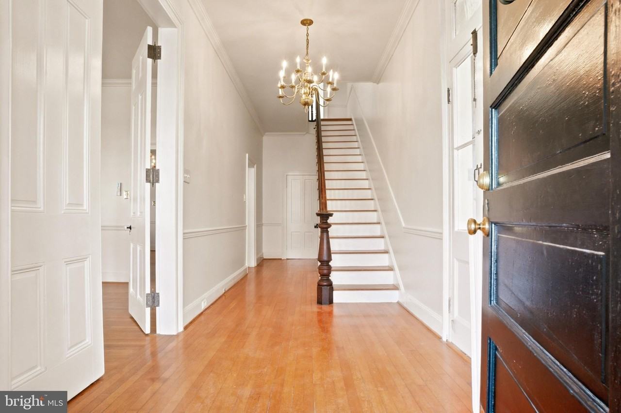209 N Washington St - Photo 5 of 50