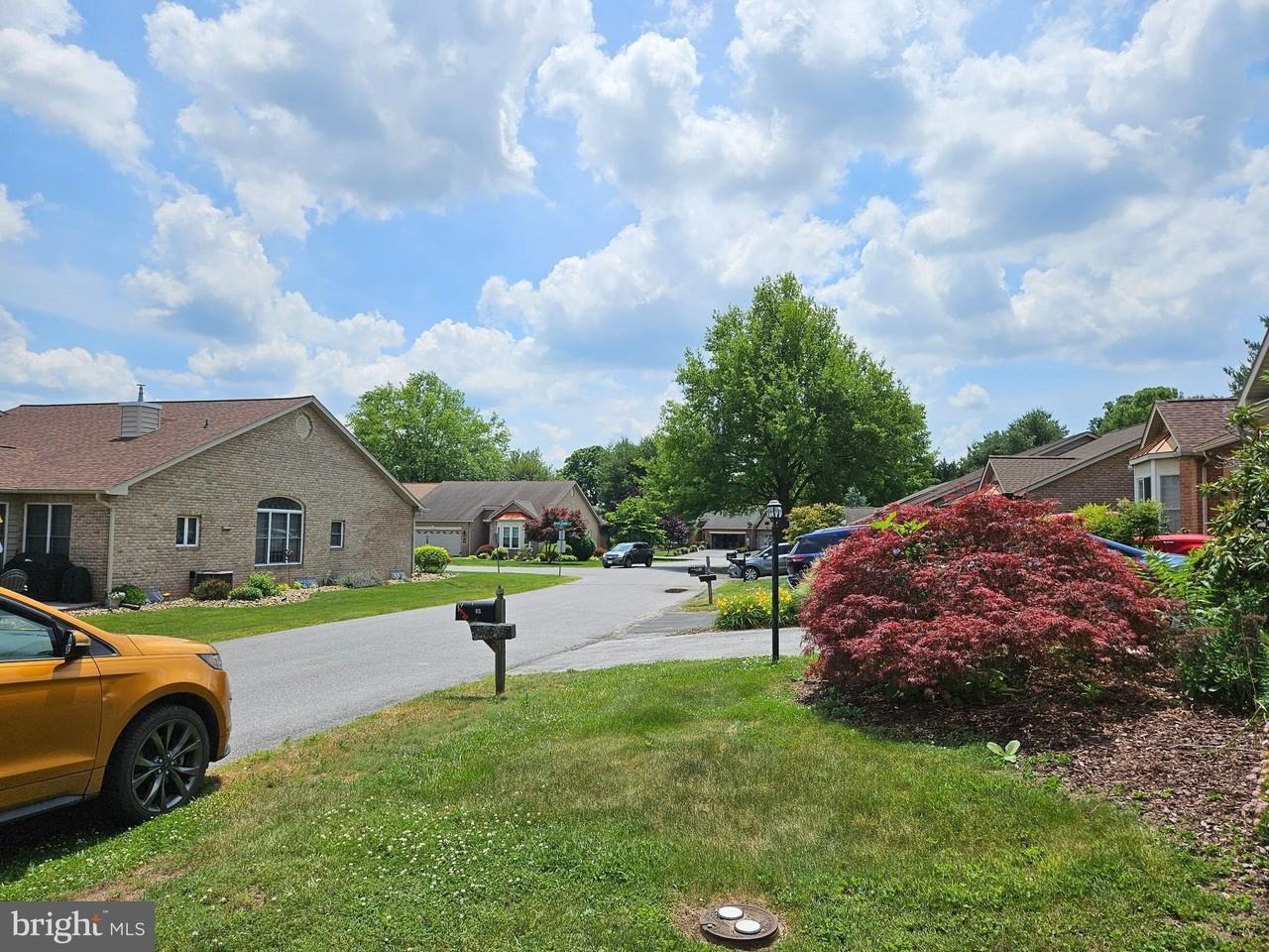 57 Radcliff Ln - Photo 3 of 23