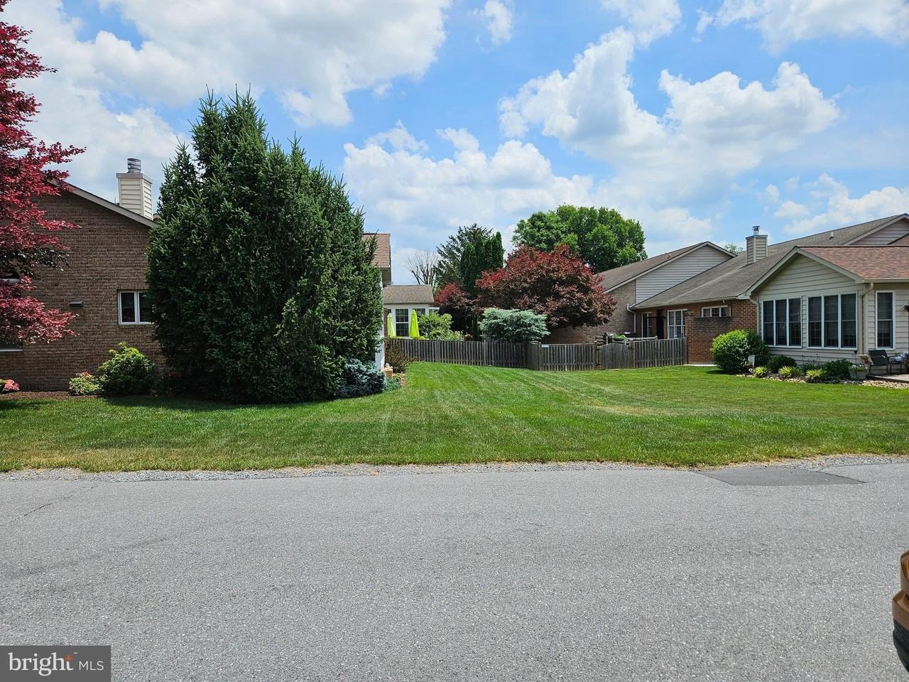 57 Radcliff Ln - Photo 5 of 23