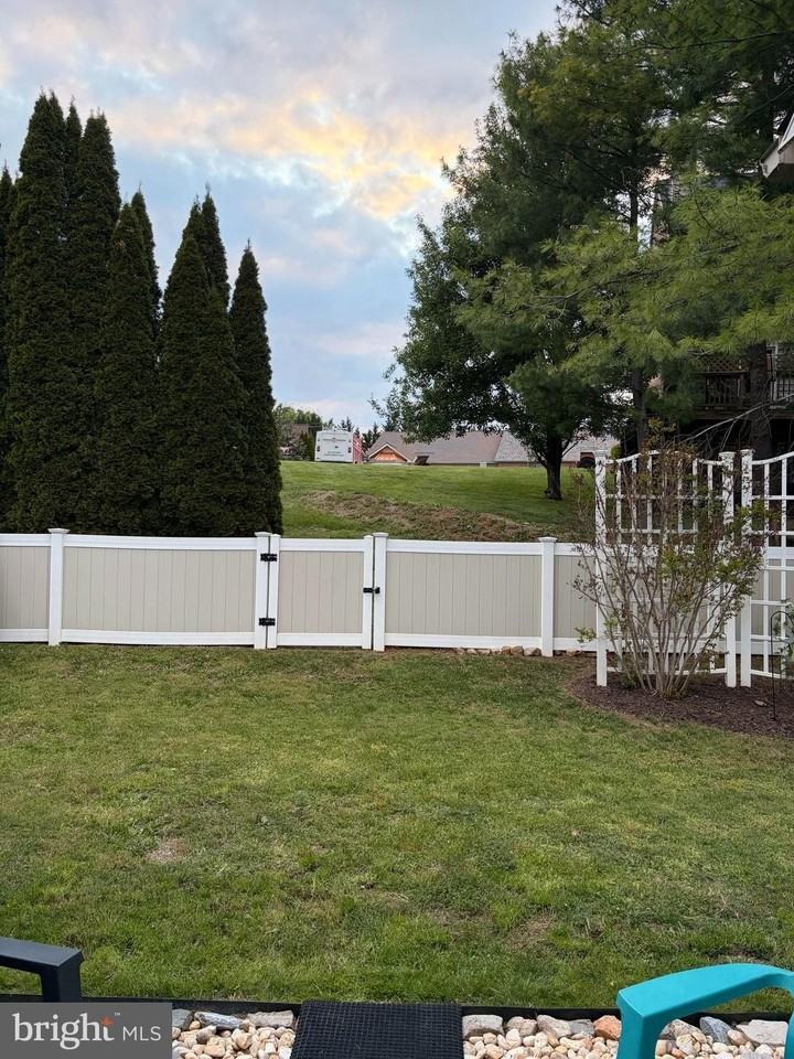 57 Radcliff Ln - Photo 6 of 23