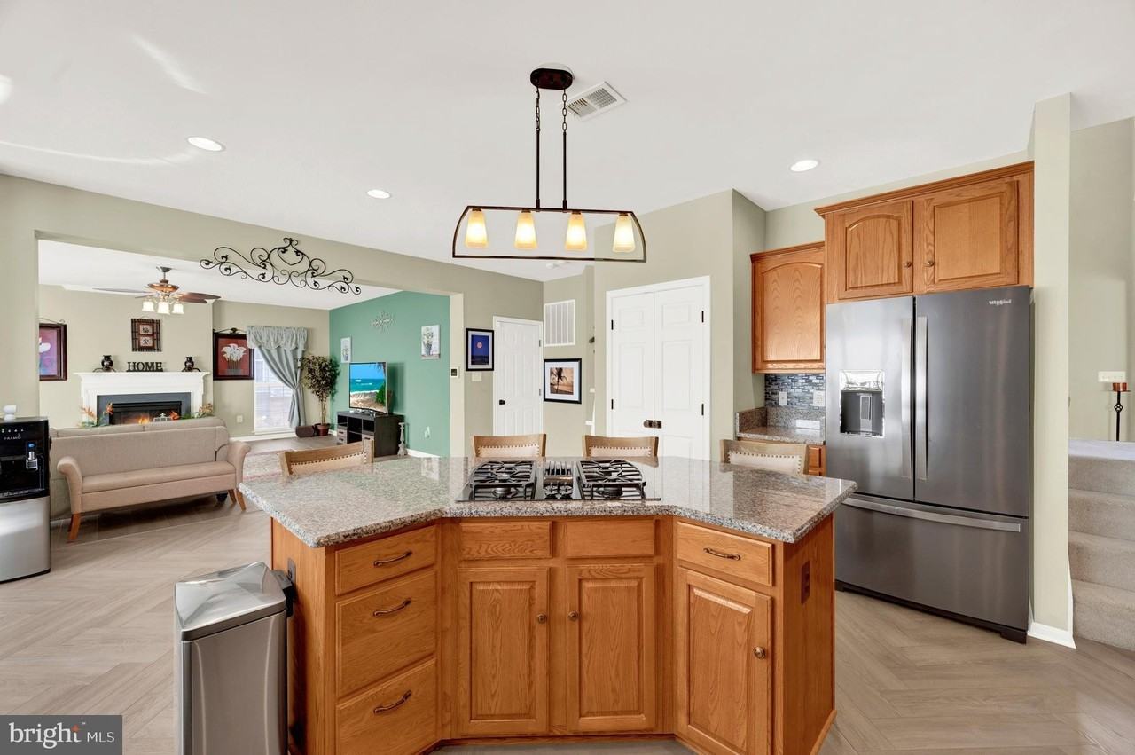 533 Rubens Cir - Photo 4 of 50