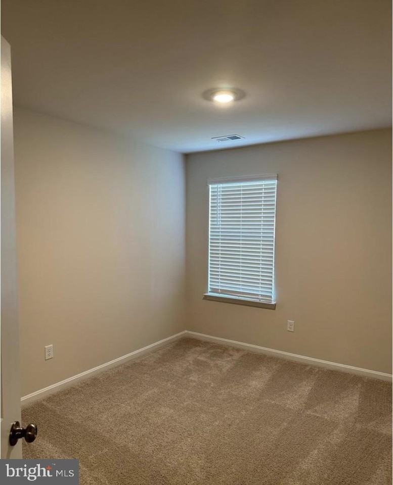 219 Centergate Dr - Photo 6 of 13