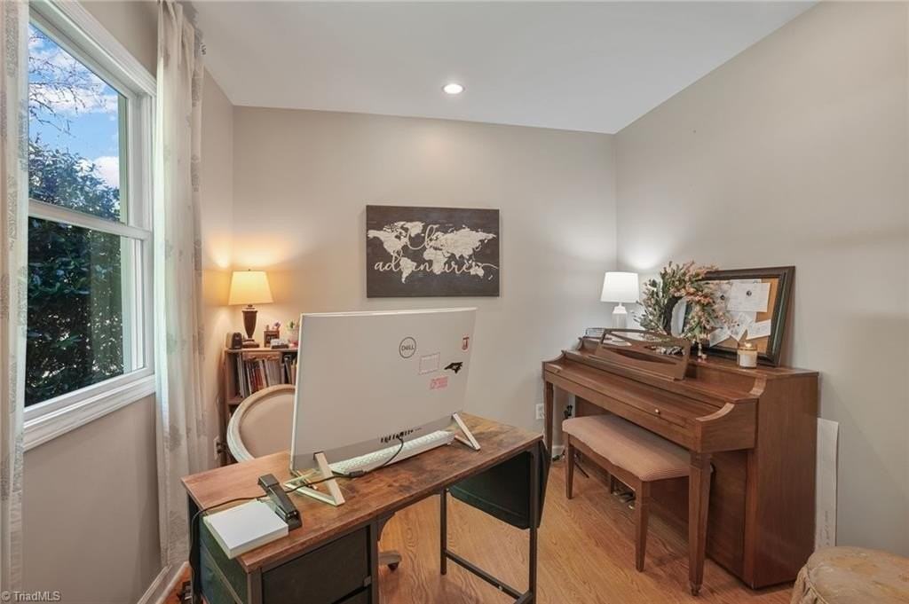 5006 Fast Ln - Photo 4 of 46