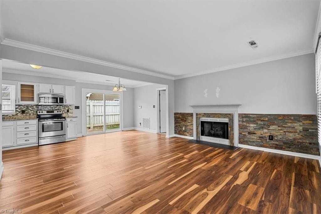 332 Brookside Ct - Photo 5 of 35