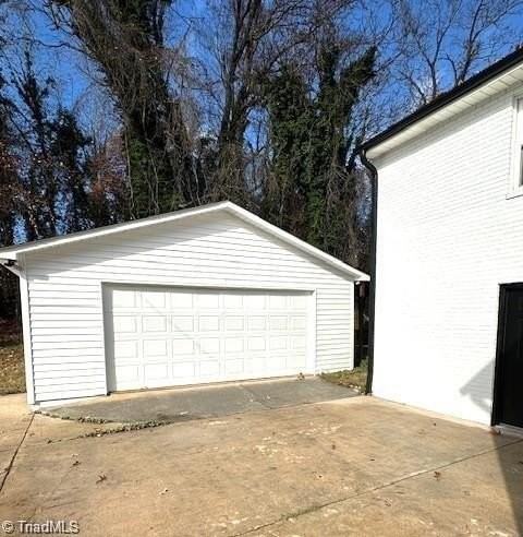 2060 K Court Ave - Photo 5 of 27