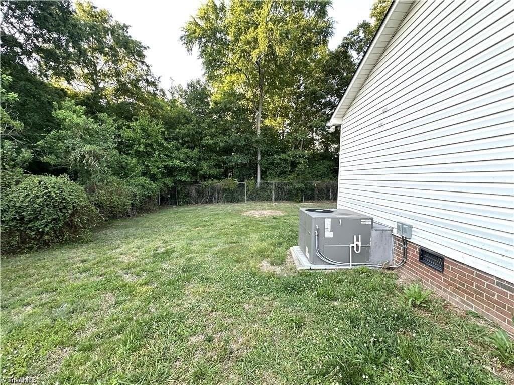 2127 Fairbrother St - Photo 4 of 38