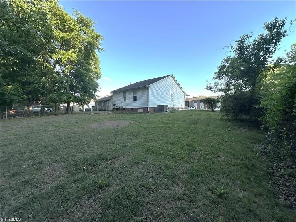 2127 Fairbrother St - Photo 5 of 38