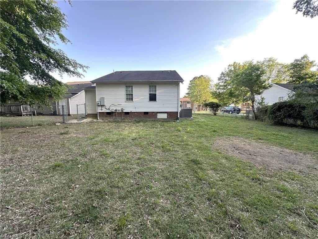 2127 Fairbrother St - Photo 6 of 38