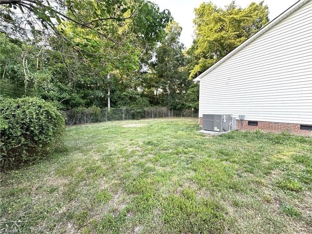 2127 Fairbrother St - Photo 7 of 38