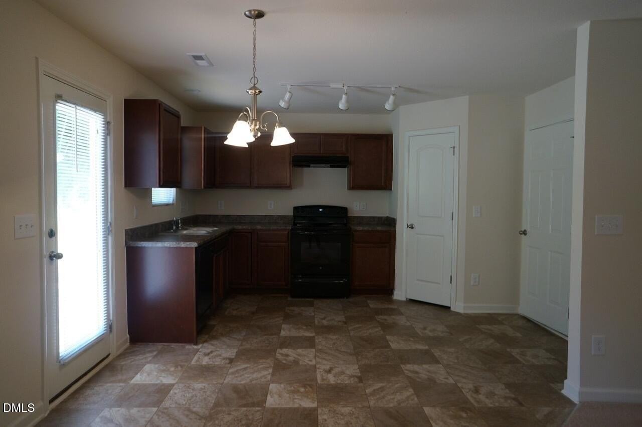 1412 Tamarino Dr - Photo 5 of 14