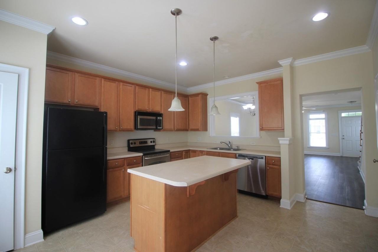 7745 Acc Blvd - Photo 3 of 20