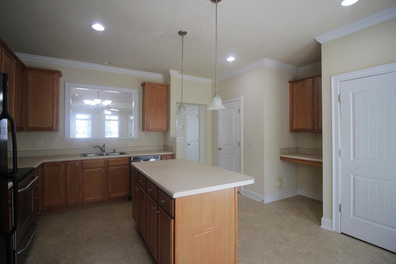 7745 Acc Blvd - Photo 4 of 20