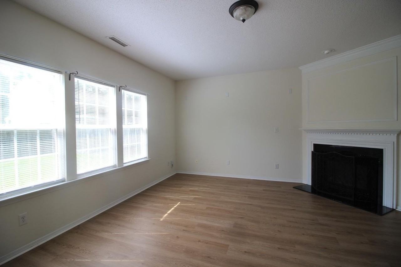 8439 Haines Creek Ln - Photo 3 of 16