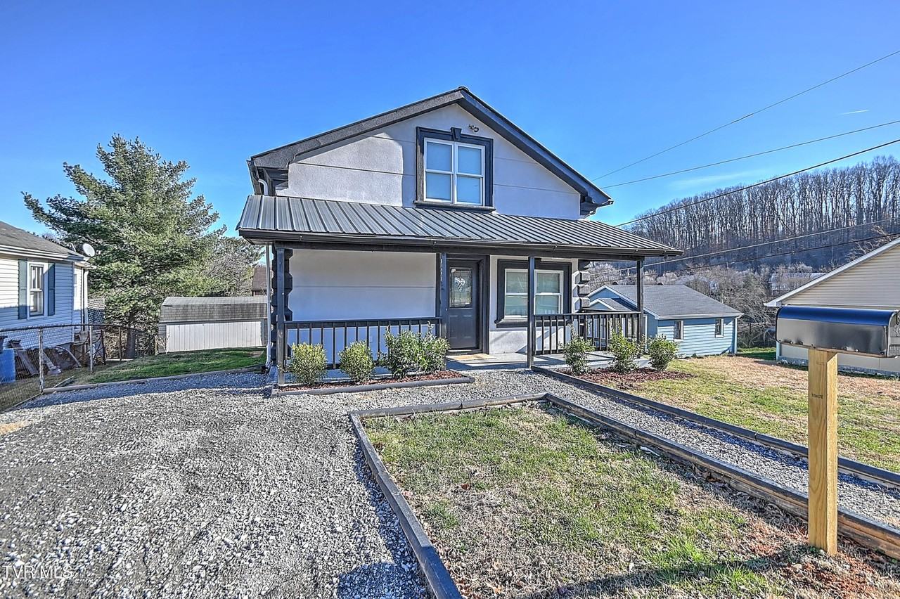 488 Virgil Ave - Photo 2 of 31
