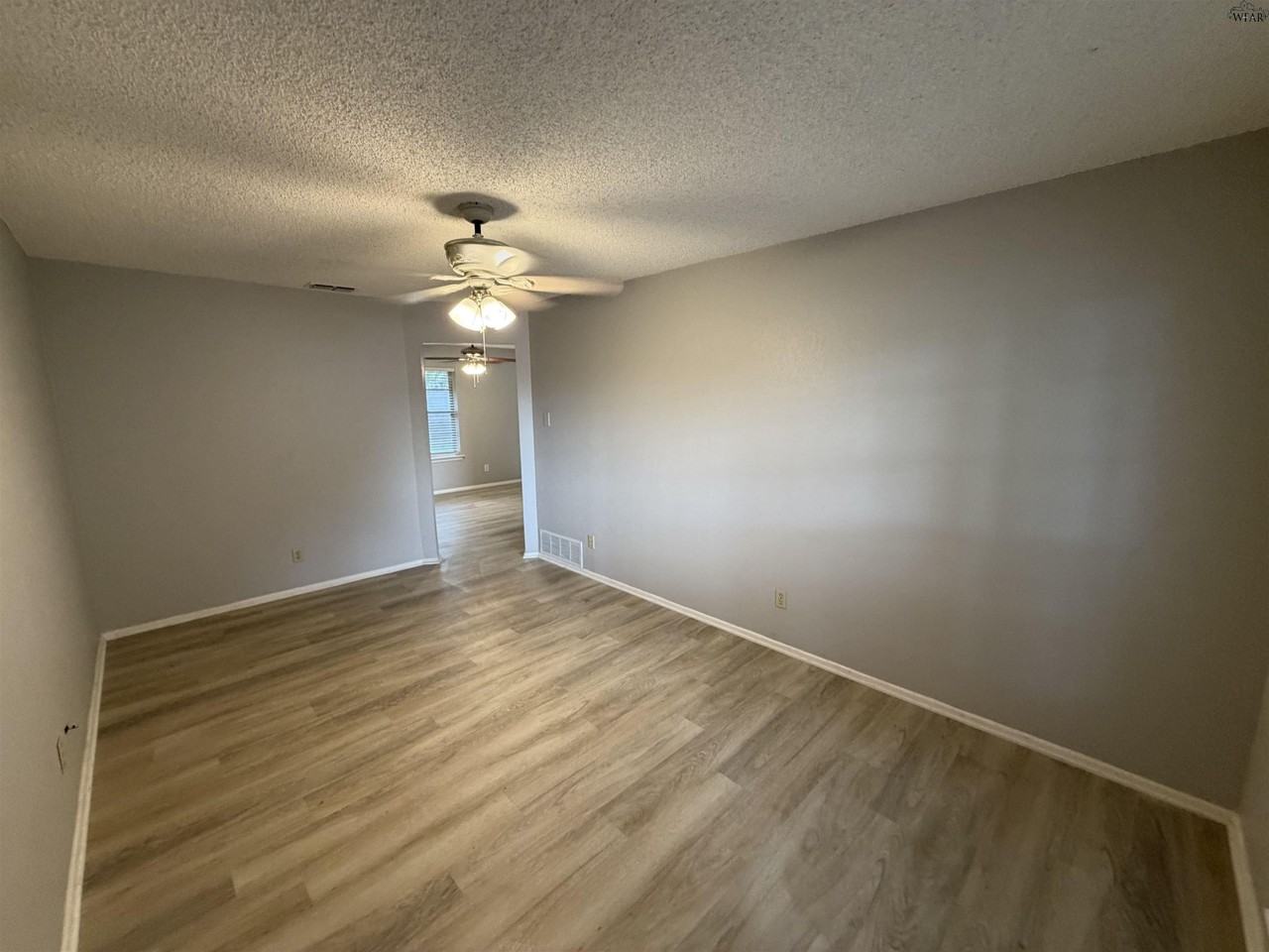 4836 Lovers Ln - Photo 2 of 12