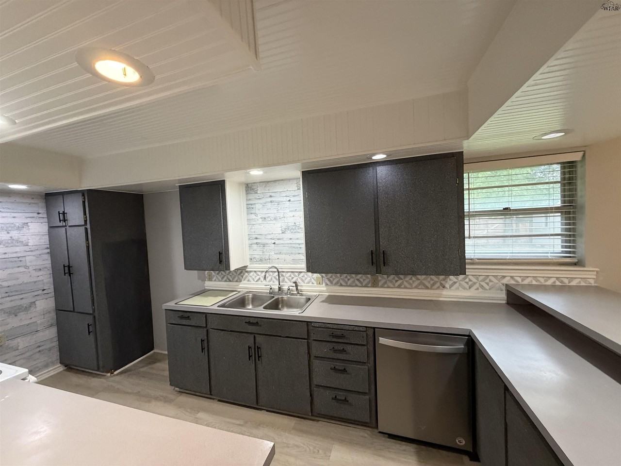 4836 Lovers Ln - Photo 4 of 12