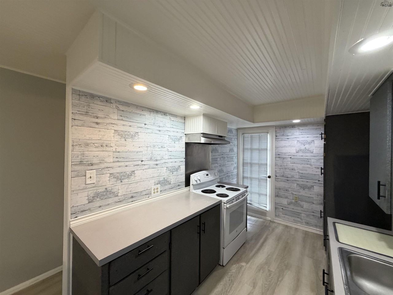 4836 Lovers Ln - Photo 5 of 12