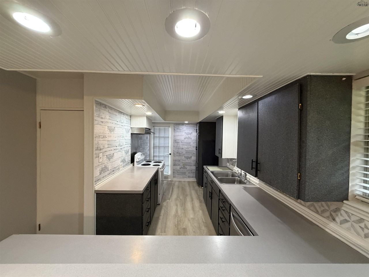 4836 Lovers Ln - Photo 6 of 12