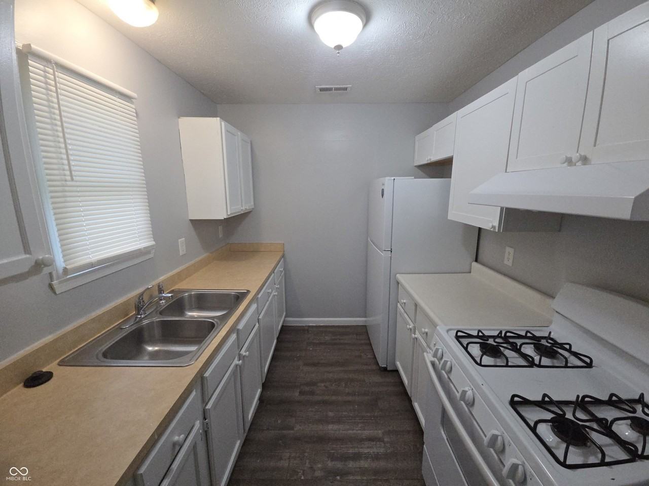 525 N Belmont Ave - Photo 7 of 18