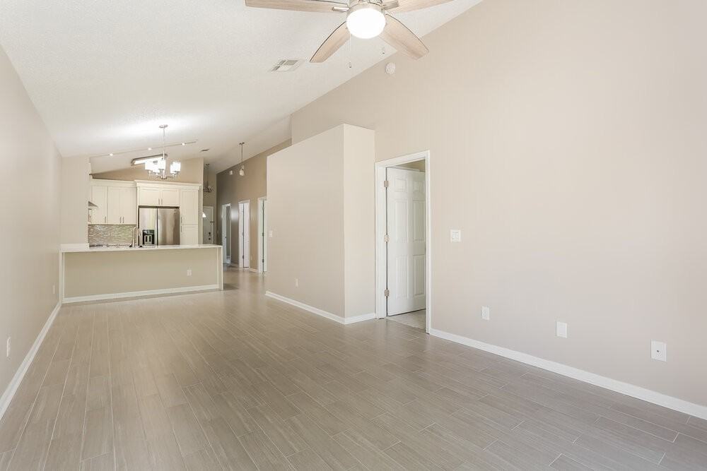 12639 Ashmore Green Dr N - Photo 4 of 19