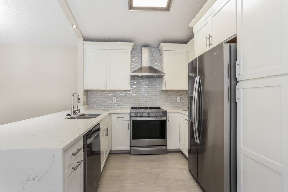 12639 Ashmore Green Dr N - Photo 7 of 19