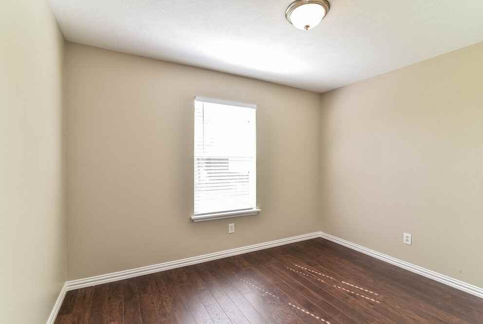 9010 Walworth Dr - Photo 5 of 16