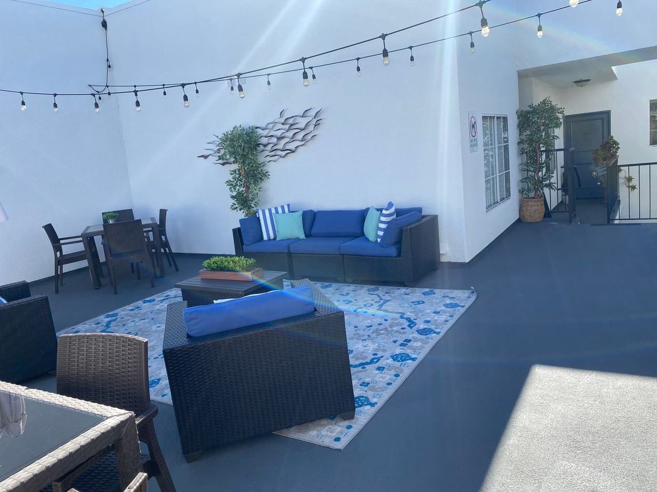 Chateau Toluca Apartments - Photo 6 of 34