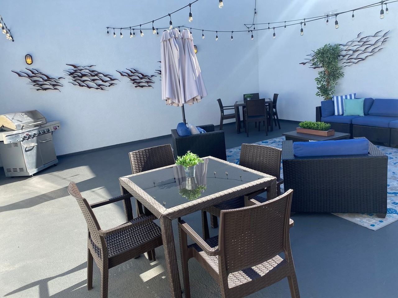 Chateau Toluca Apartments - Photo 7 of 34