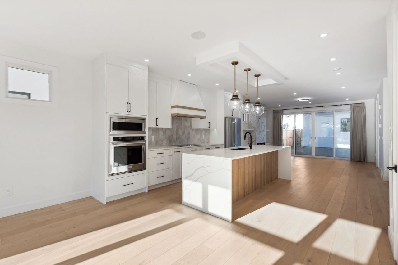 33 Harvard St Nw Uppr - Photo 2 of 18