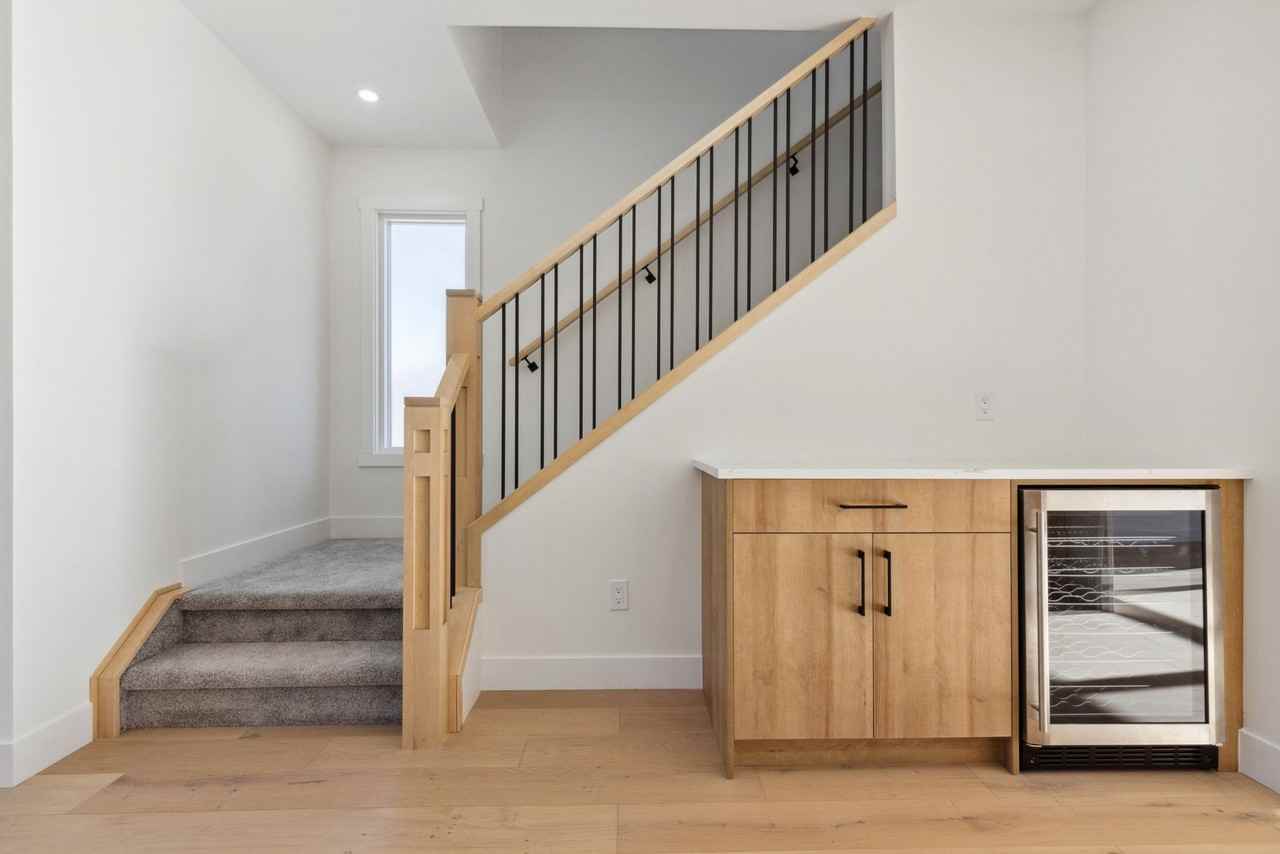 33 Harvard St Nw Uppr - Photo 6 of 18
