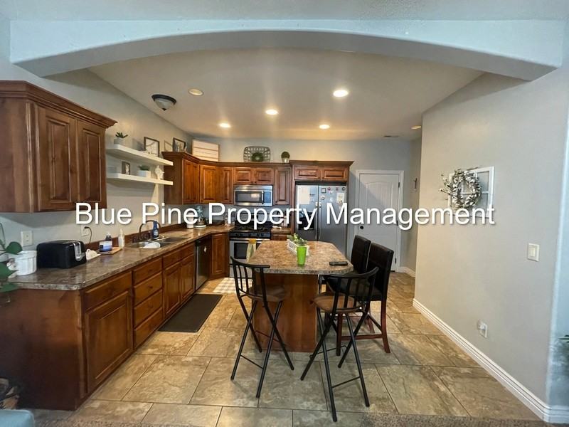 565 Pioneer Rd #106 - Photo 3 of 21