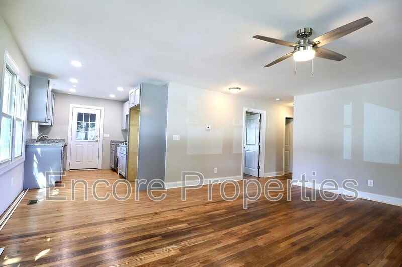 901 Stewart St - Photo 2 of 9