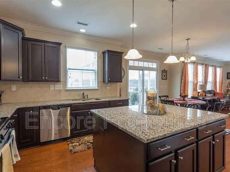 708 Glenville Lake Dr - Photo 3 of 9