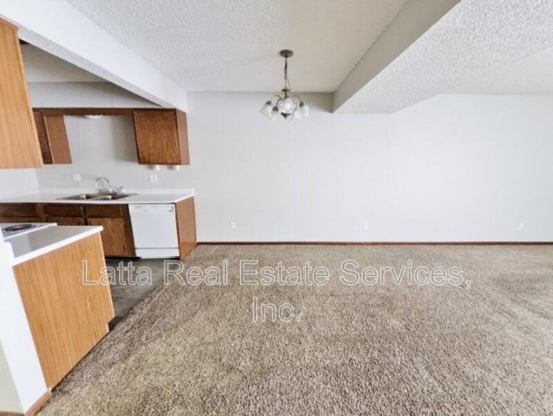 18810 E Manor Ct - Photo 5 of 12