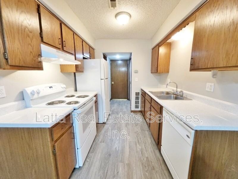 18810 E Manor Ct - Photo 6 of 12