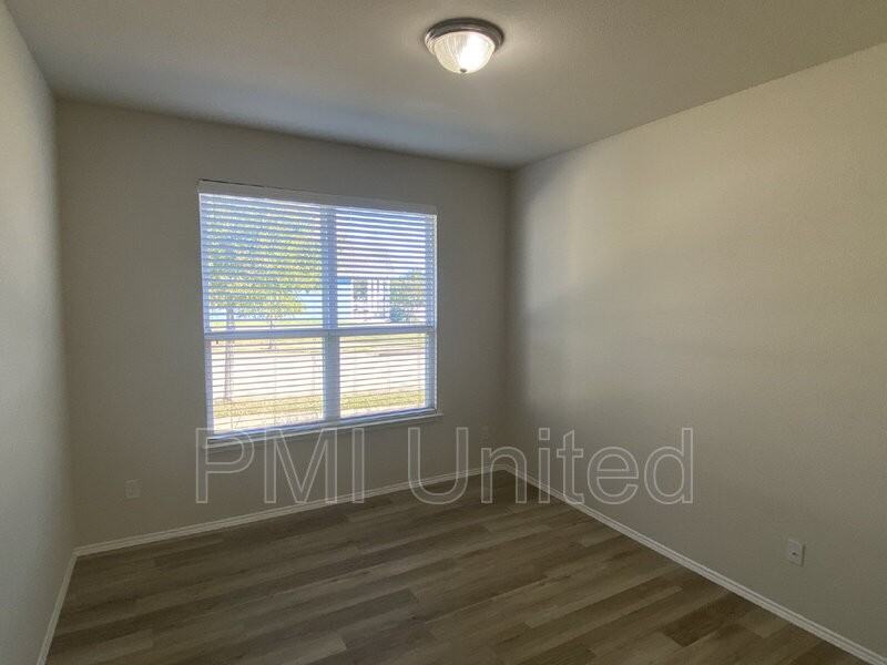 9145 Blackstone Dr - Photo 6 of 25