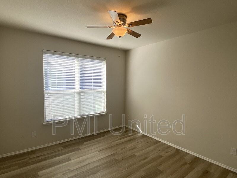 9145 Blackstone Dr - Photo 7 of 25