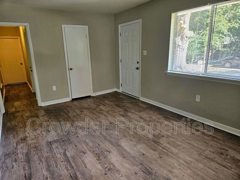 6815 Water Mill Ct - Photo 3 of 13
