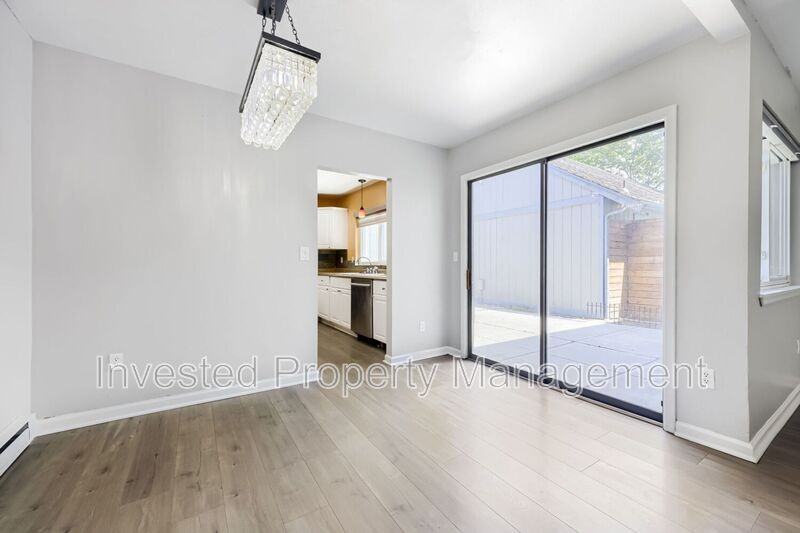 2501 S Victor St #E - Photo 3 of 14