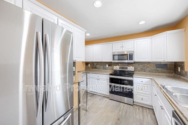 2501 S Victor St #E - Photo 4 of 14