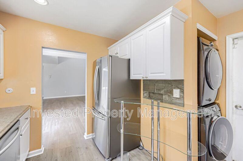 2501 S Victor St #E - Photo 5 of 14