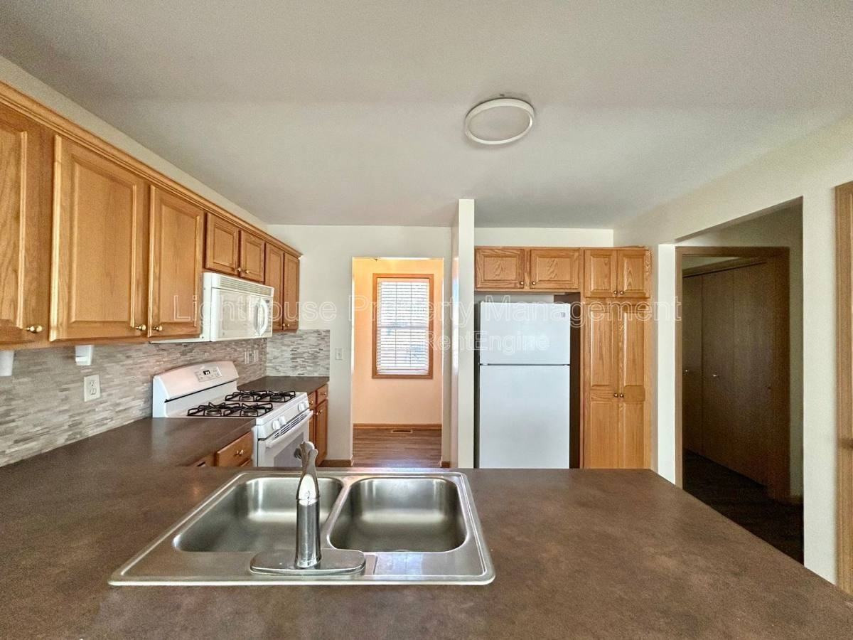 2103 Kinnrow Ave Nw - Photo 3 of 10