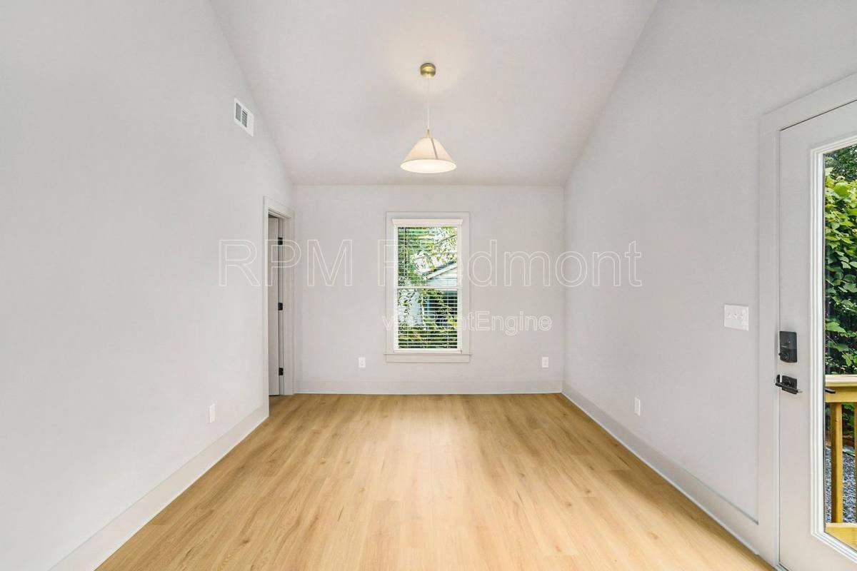 1081 Hillside Dr - Photo 2 of 10