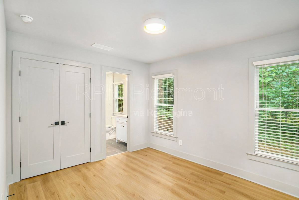 1081 Hillside Dr - Photo 4 of 10