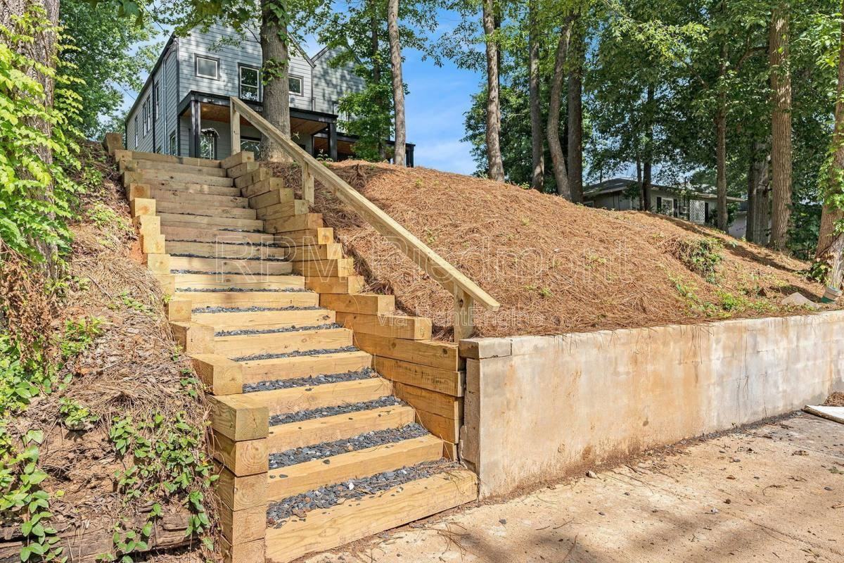 1081 Hillside Dr - Photo 6 of 10