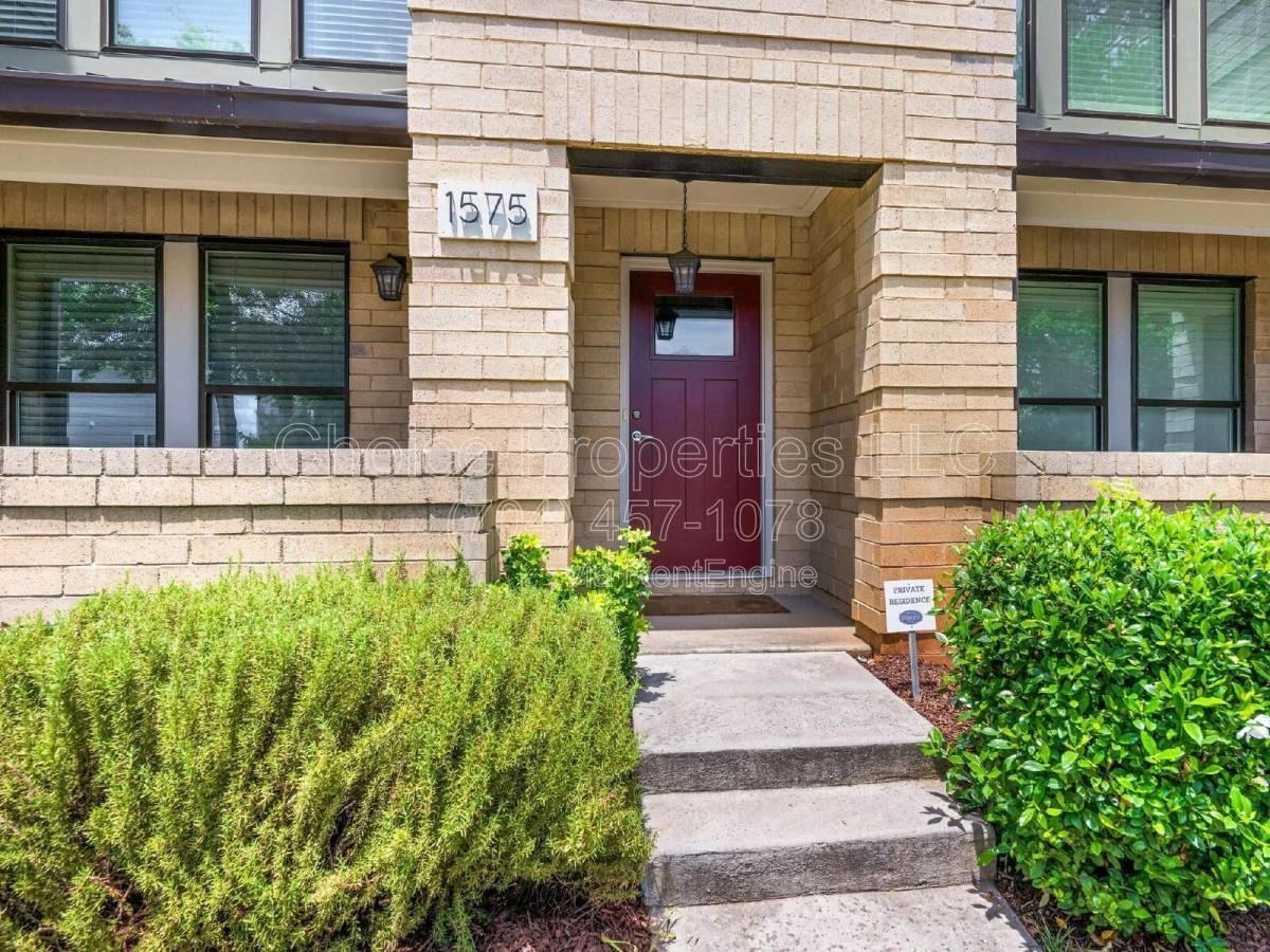 1575 Duckworth Ave - Photo 2 of 10