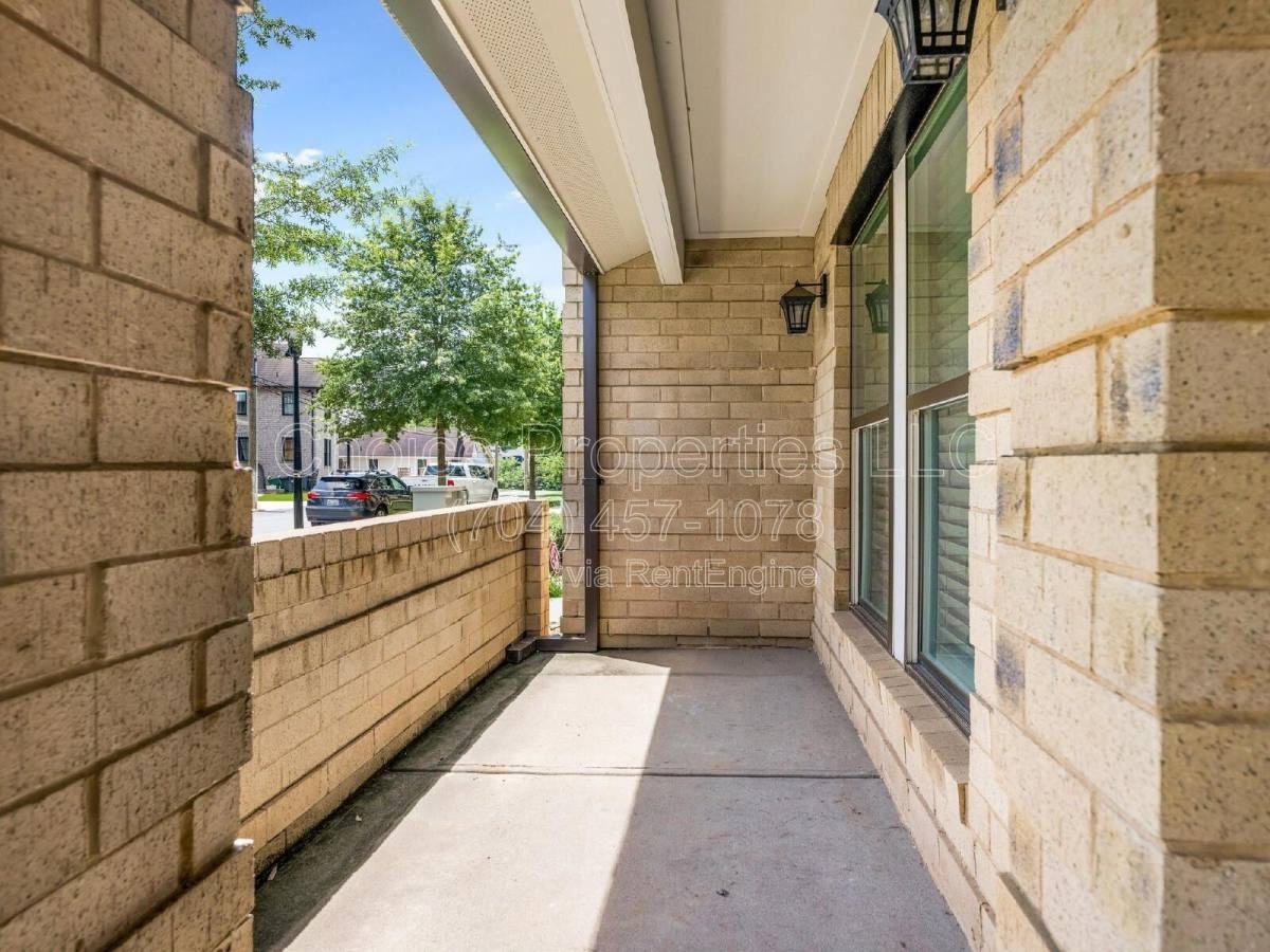 1575 Duckworth Ave - Photo 3 of 10