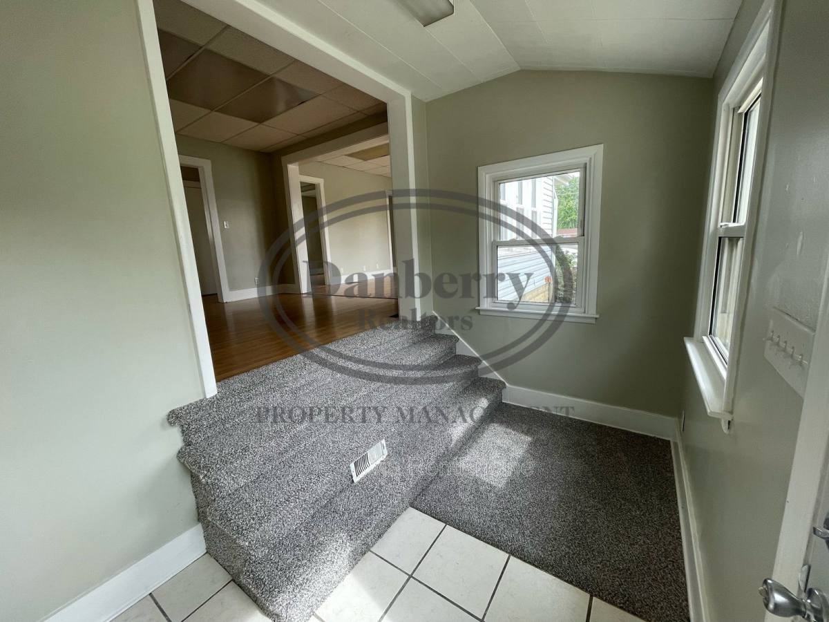 931 Tiffin Ave - Photo 3 of 10