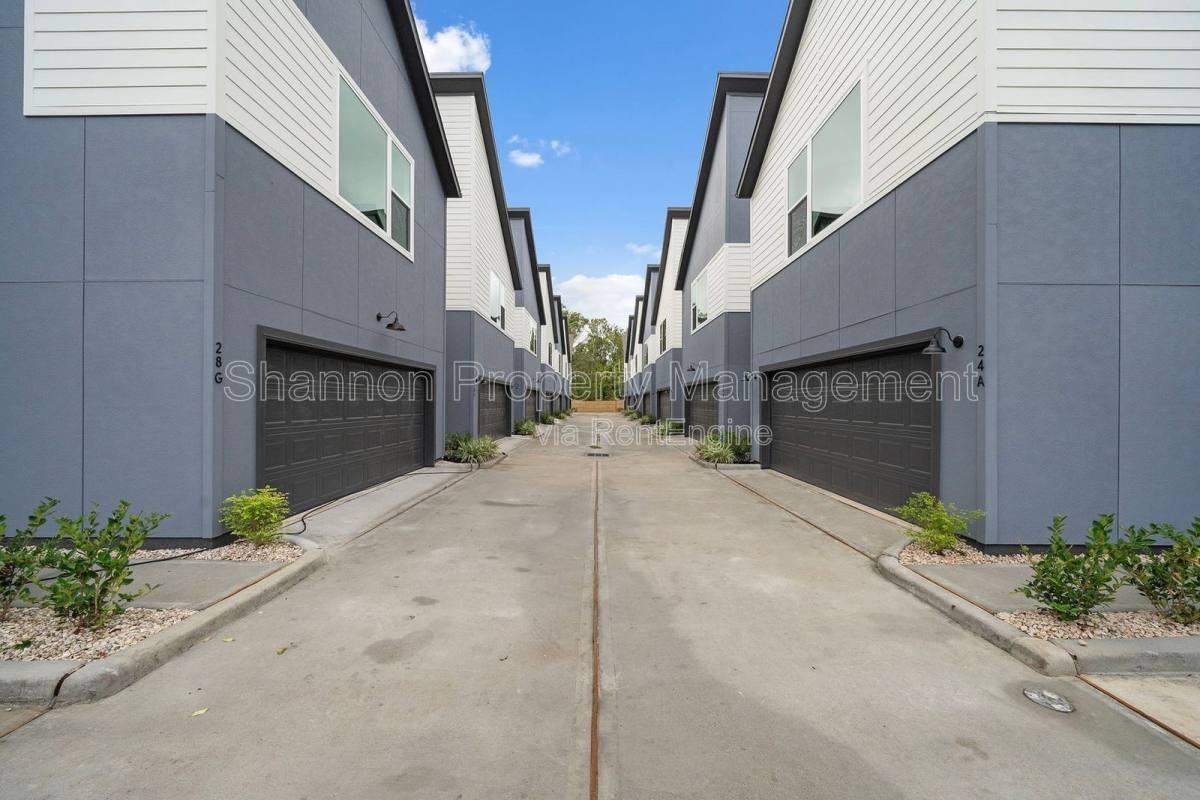 24 Bucan St #C - Photo 2 of 10